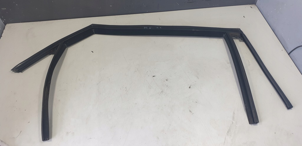 фото №3, Citroen ds5 прокладка стекло правый задняя рамка