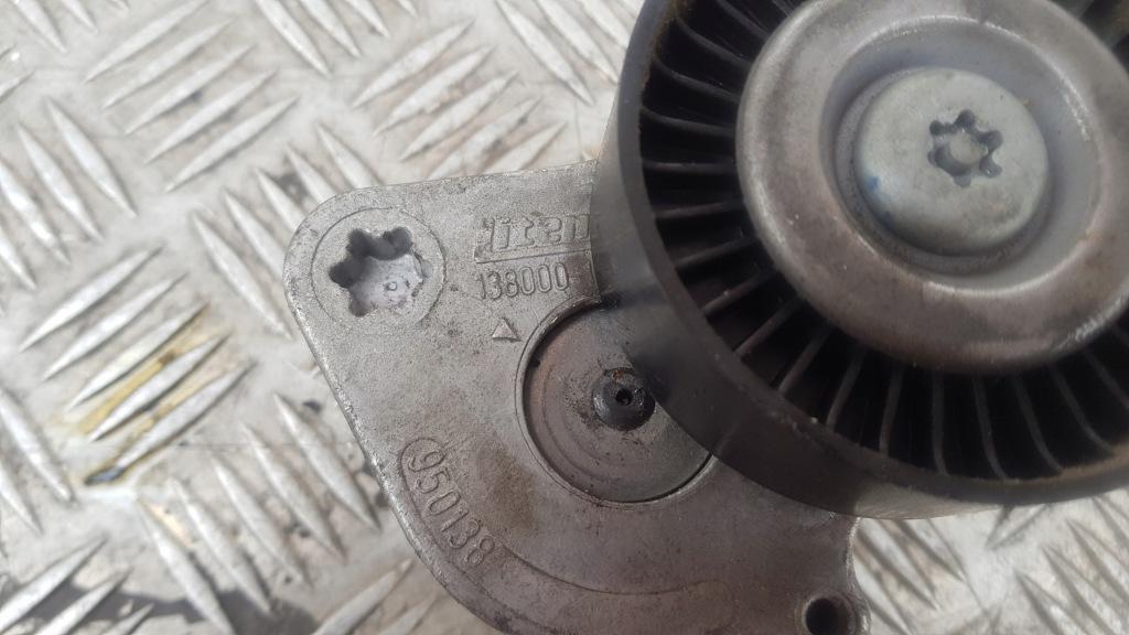 фото №2, Mercedes w203 1.8 2.0 натяжитель ролик ремень