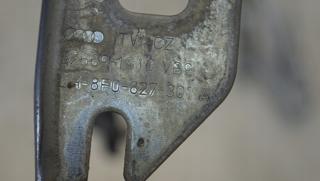 фото №8, Петля кришки лівий audi a5 8t cabrio 8f0827301a