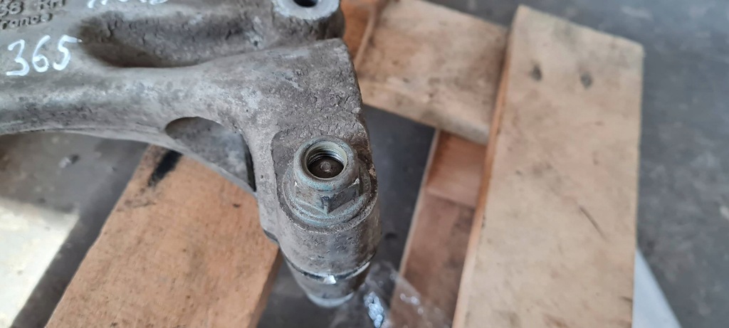 фото №8, A6 c8 4k крепление кронштейн кронштейн амортизатора правый перед 4m0413038 a7 4k