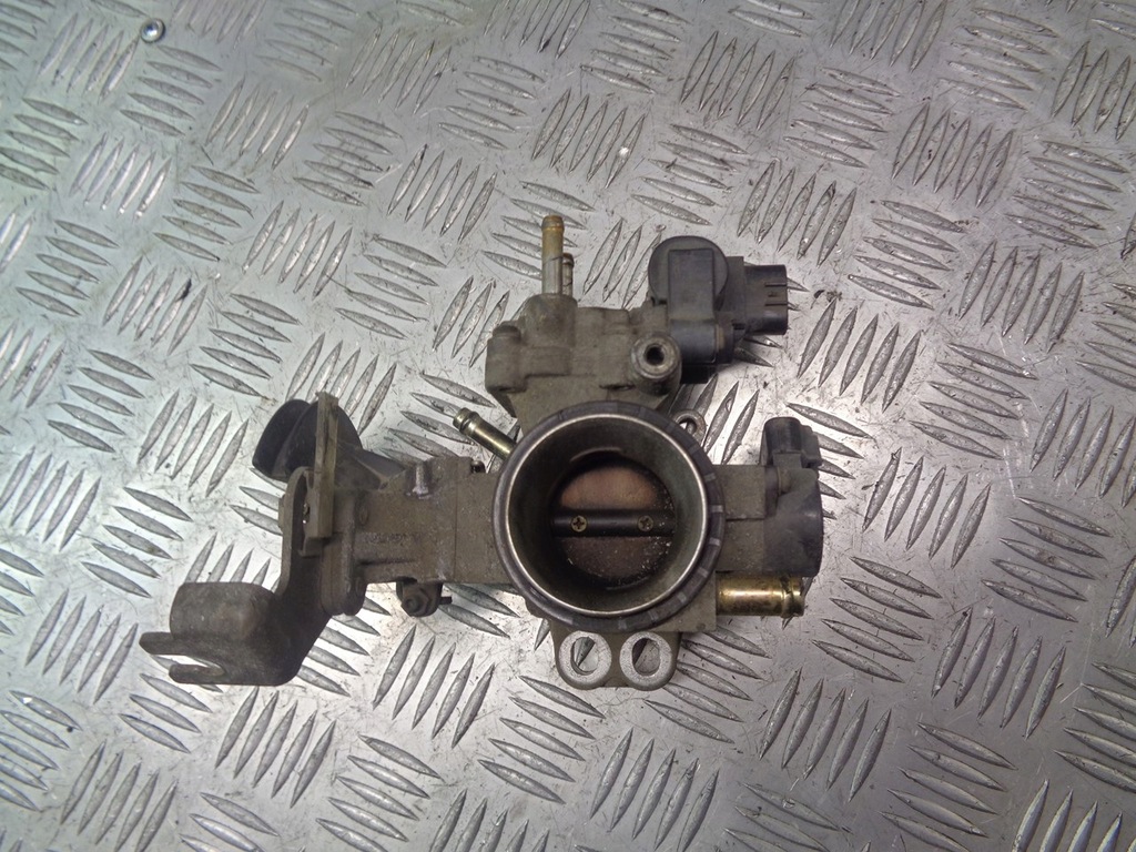 фото №1, Дроссельная заслонка toyota yaris i 1.0