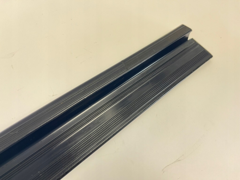 Молдинг поріг накладка поріг mercedes w124 права ліва задній 85-89r niebieski Зі Шроту