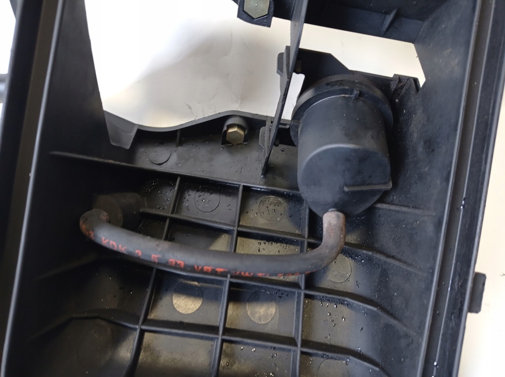 фото №6, Корпус фильтра воздуха audi 100 2.3 b 4a0129607f