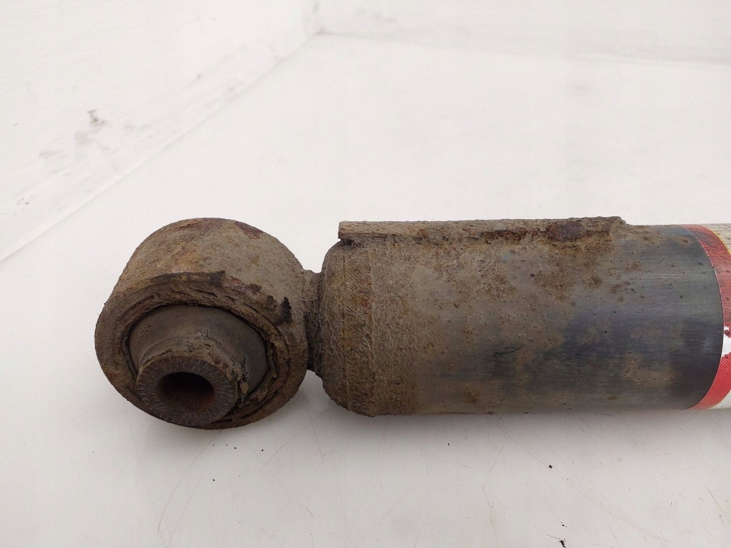 Амортизатор задній права сторона lexus rx iii 4853148140 Ціна