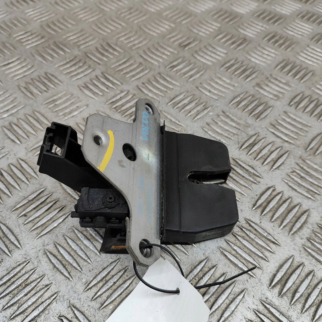 фото №5, Volvo v50 2010 замок крышки задний / багажника