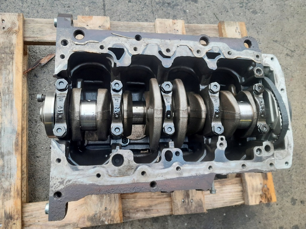фото №9, Vw transporter t5 lift 2.0 tdi caa блок двигуна голий гарний