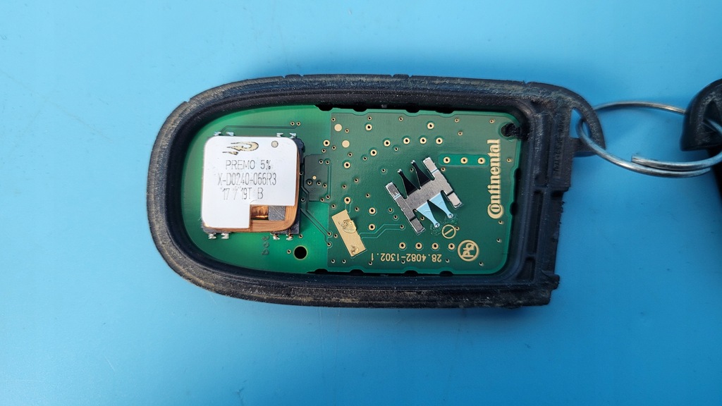 фото №10, Dodge challenger sxt 19r ключ pilot комплект 2szt 68394195aa