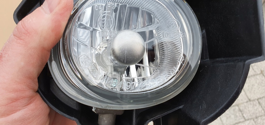 фото №3, Mazda 3 противотуманная фара правый кронштейн оригинал