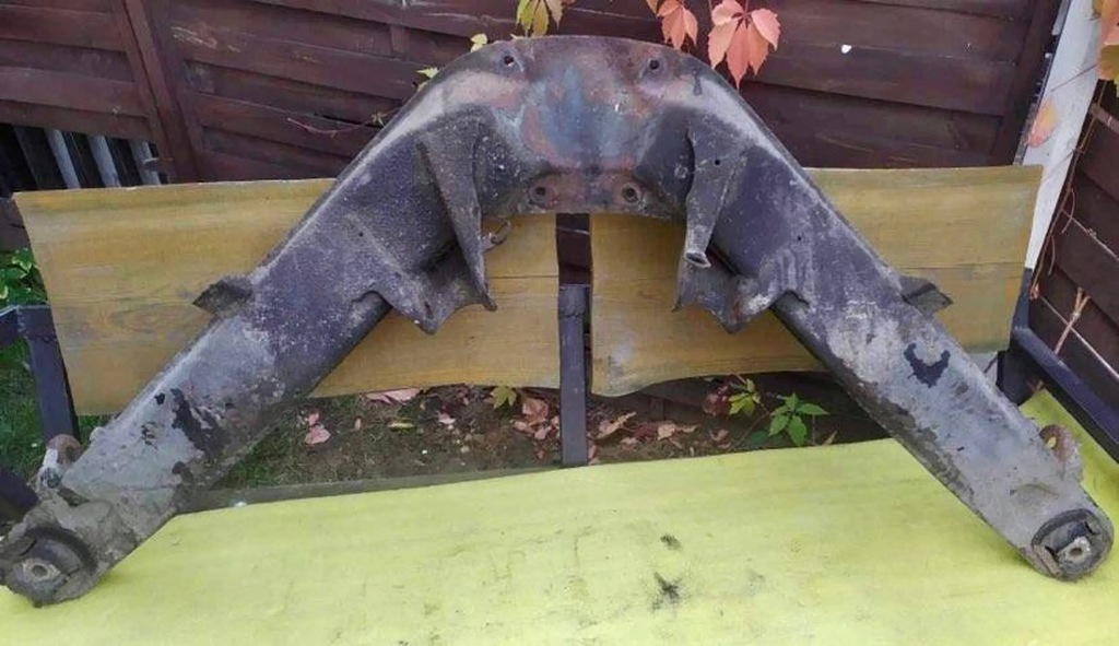 фото №1, Mercedes-benz w123 1981 балка задня