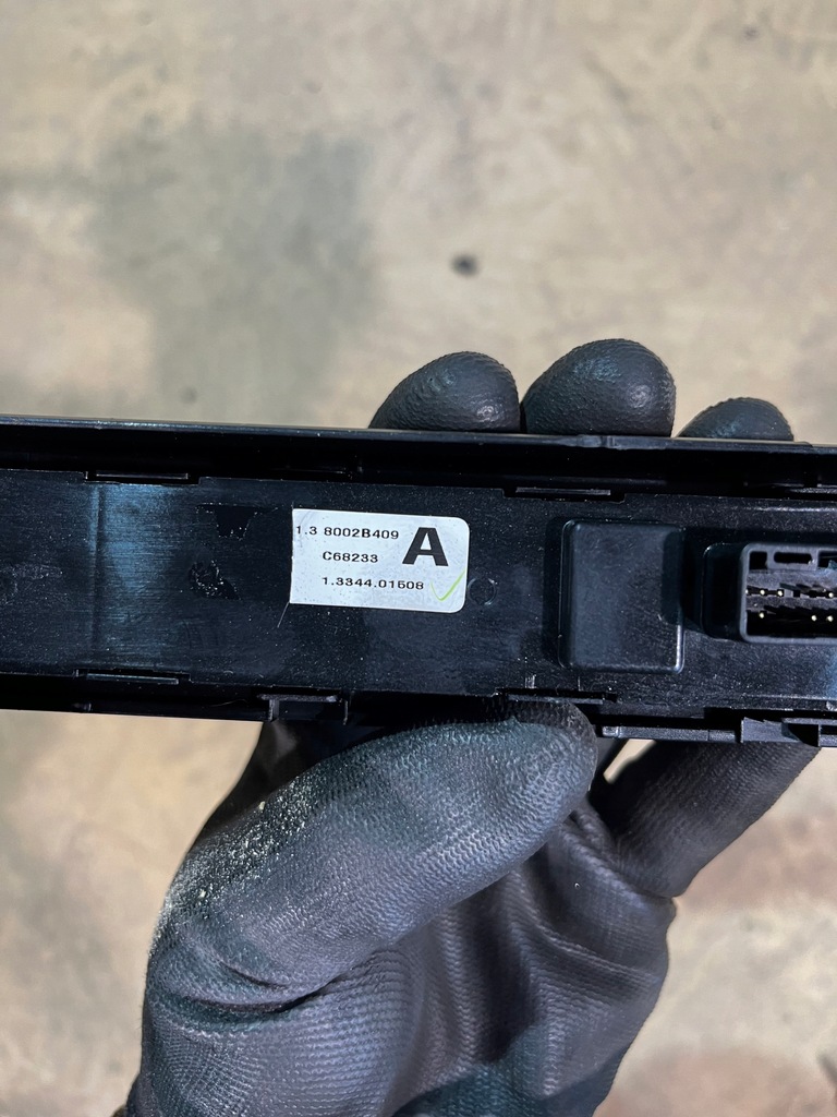 фото №4, Outlander 3 iii рамка панель корпус радио 8002b294 оригинал europa rockford