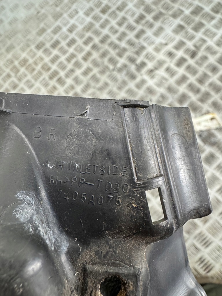 фото №6, Завершение жабо правое mitsubishi pajero iv 7405a075