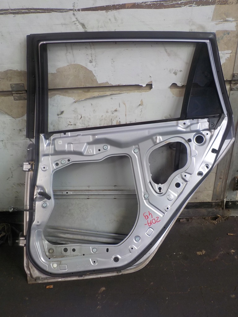 Mazda 6 дверь правый  задняя универсал 2008 год Недорого