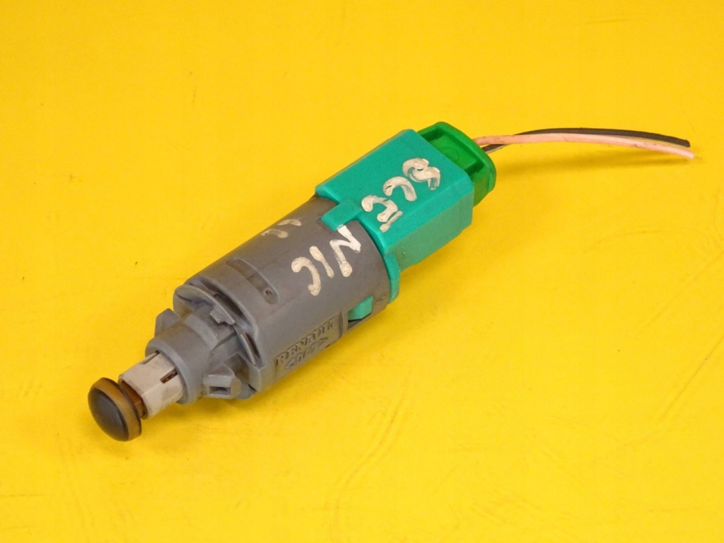 Купить Датчик положение педали сцепления renault grand scenic 2 8200168240b nr70