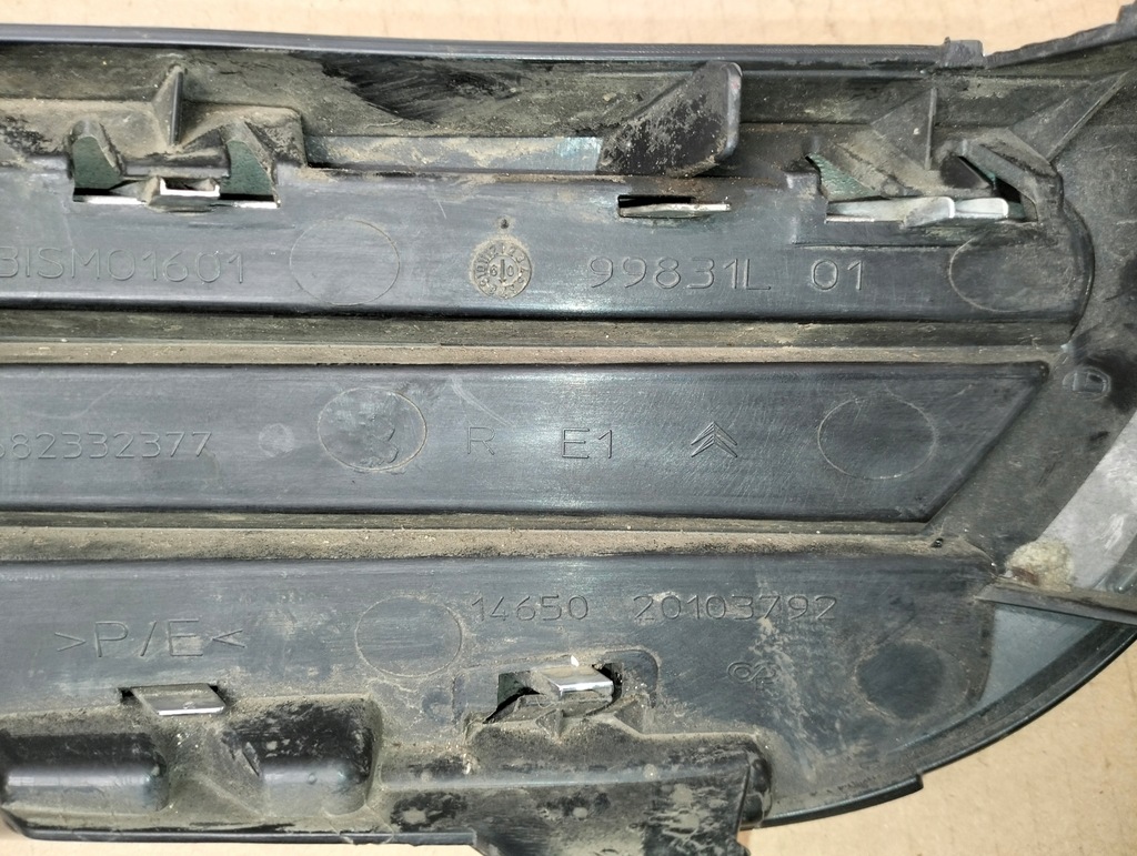 фото №7, Решётка правая бампера перед citroen c3 picasso 2008-2012 9682332377