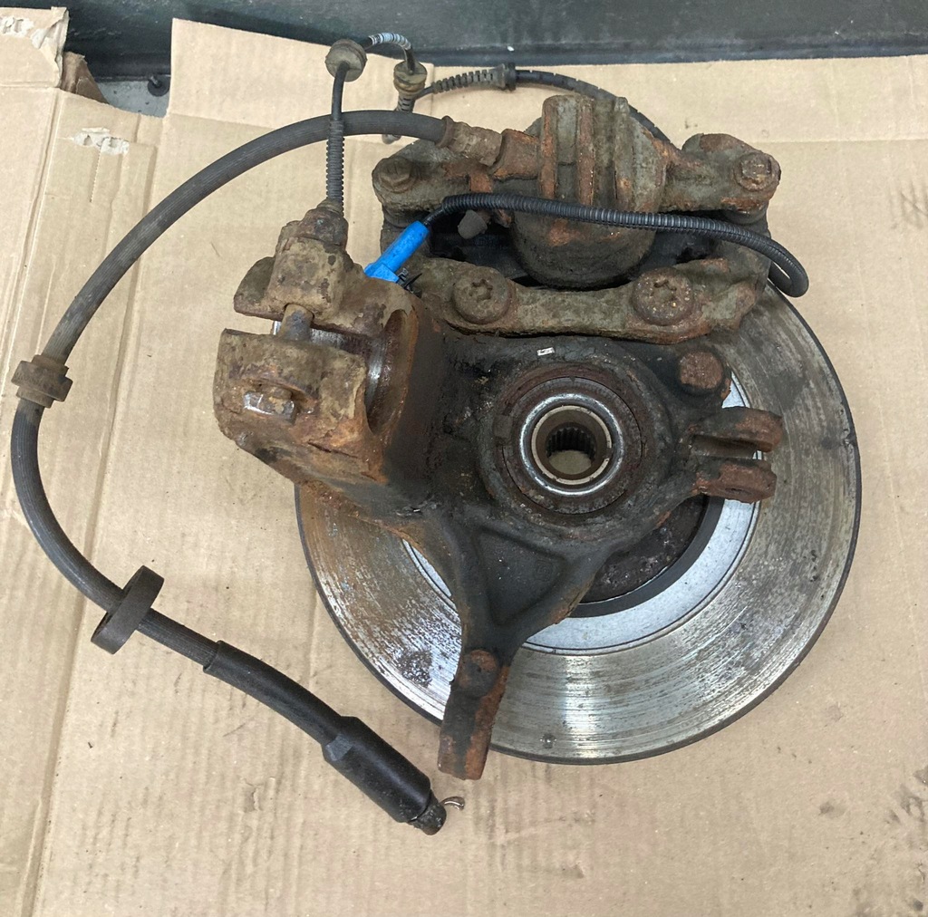 фото №1, Поворотний кулак ліва peugeot 2008 i 1.2 vti p54