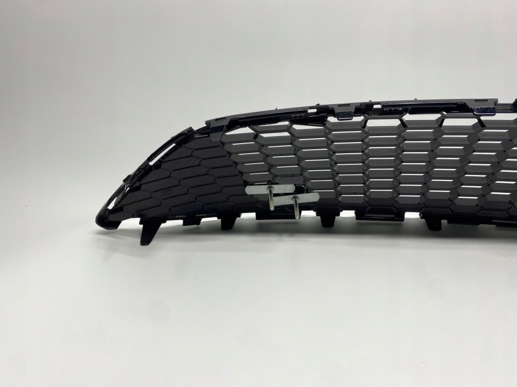 Решётка радиатора верхний решётка  ford focus mk3 рестайлинг  st-line f1ej-8200-a1 Недорого