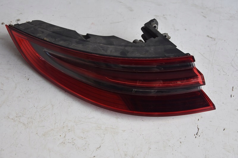 фото №1, Porsche panamera 971 лампа задня