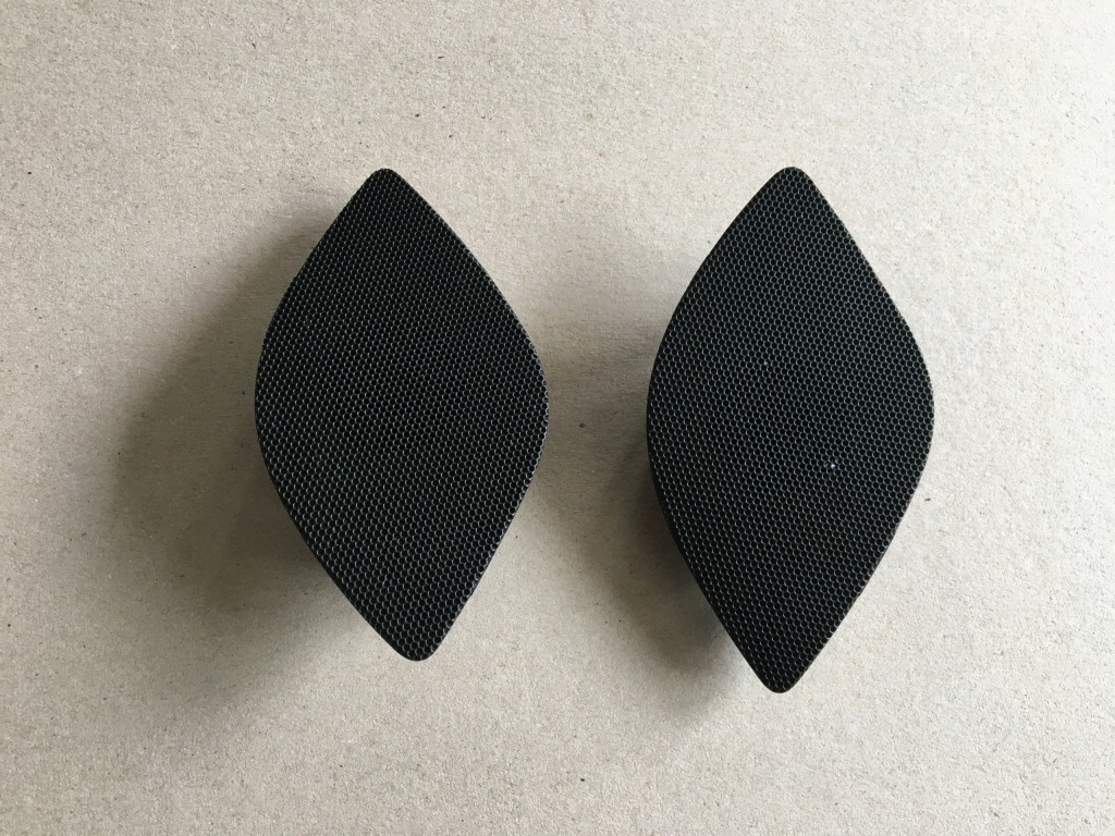 фото №1, Suzuki s-cross sx4 13- заглушка защита динамика консоли панели динамик