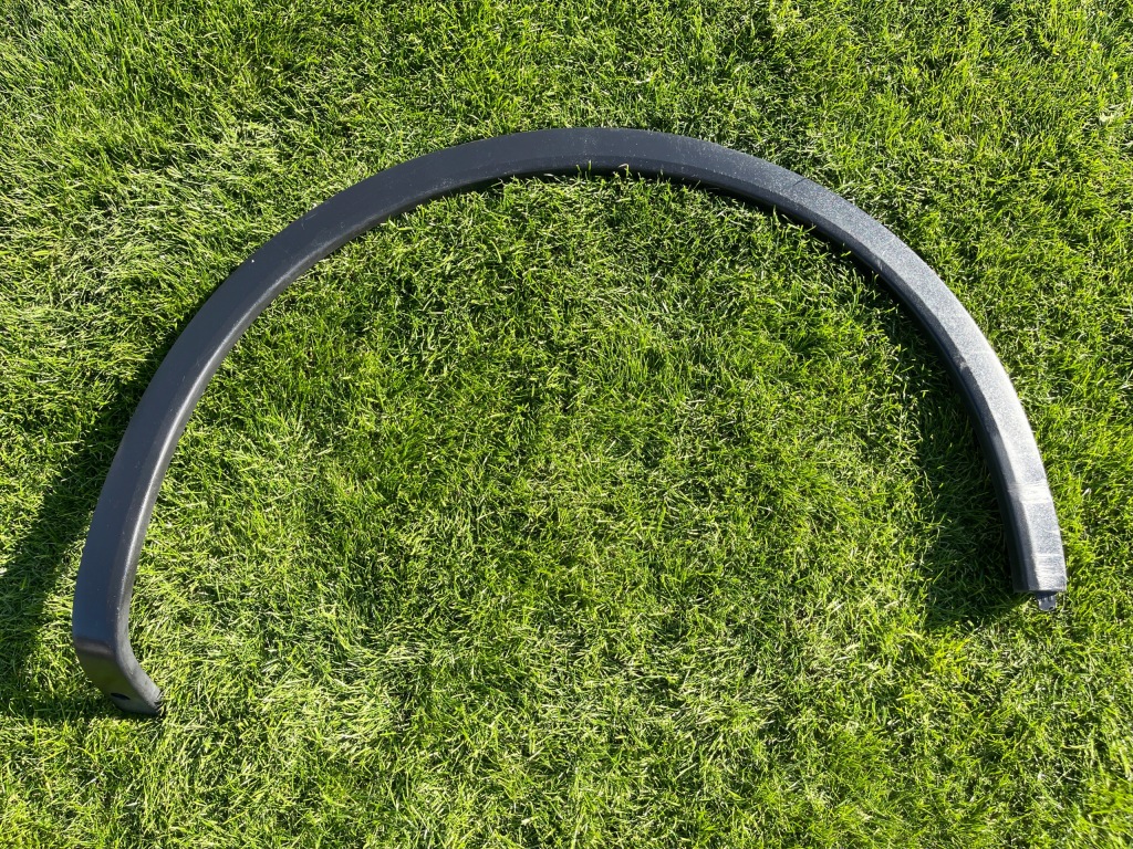 фото №1, Porsche cayenne правая молдинг крыла задняя 7p5853828d