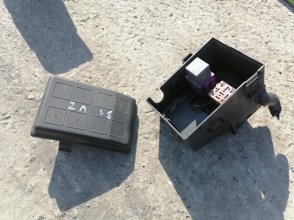 фото №1, 90560119 корпус коробка предохранителей opel astra