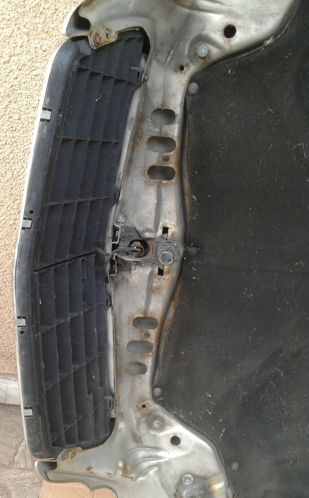 Капот / кришка двигуна mercedes w210 e-klasa 95-99 срібляста 744 в Україні