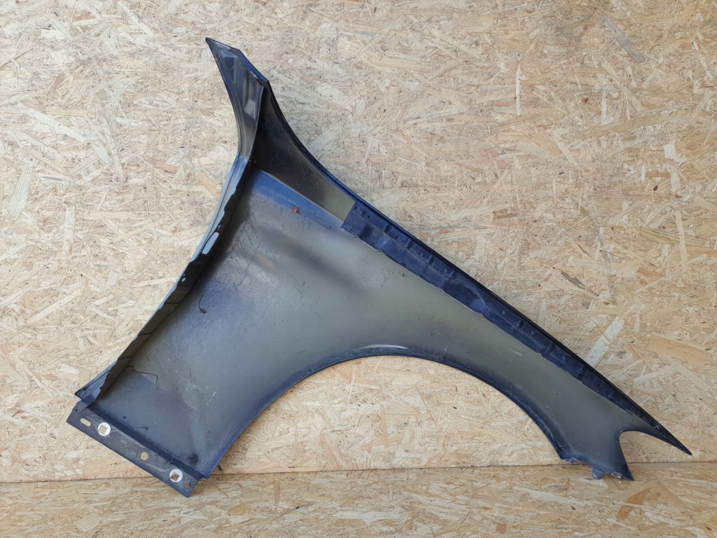 Mercedes w205 крила лівий перед lak 040 нелакований Оригінал
