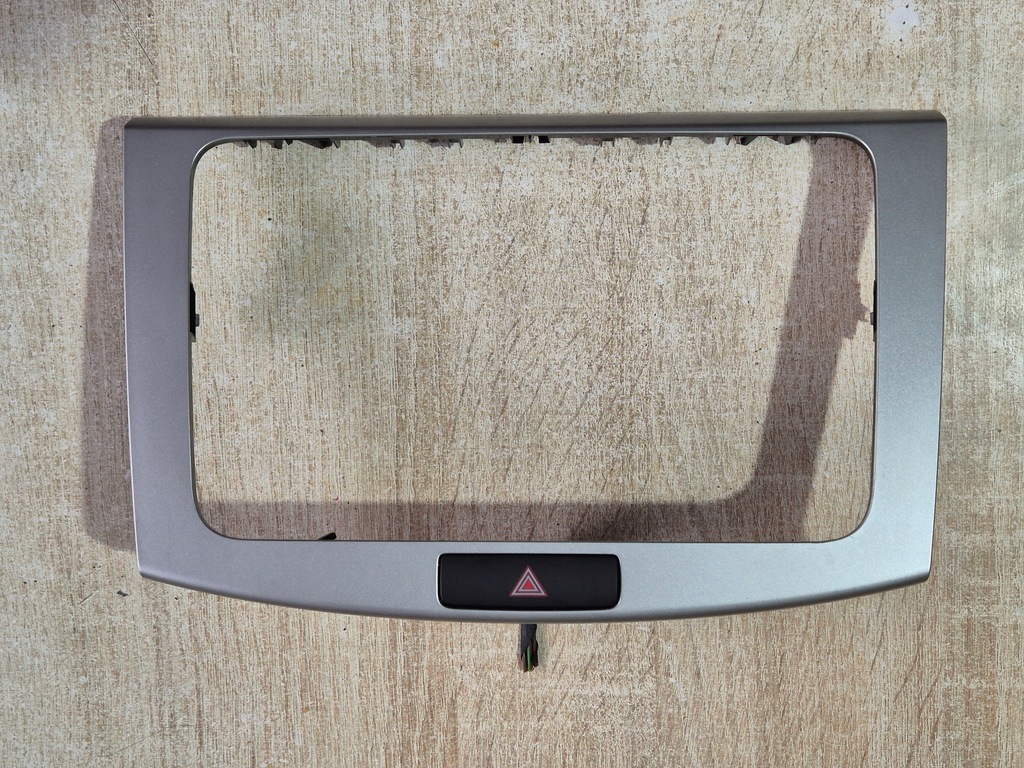 фото №1, Dekor рамка радио plus переключатель vw passat b7 3aa858069d 3aa9535091qb