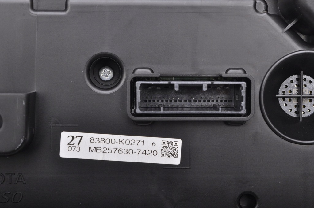 фото №7, Toyota yaris iv 1.5 hybrid счетчик приборы 83800-k0271 anglik