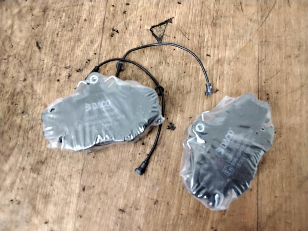 фото №1, Renault clio ii тормозные колодки тормозные перед gdb400