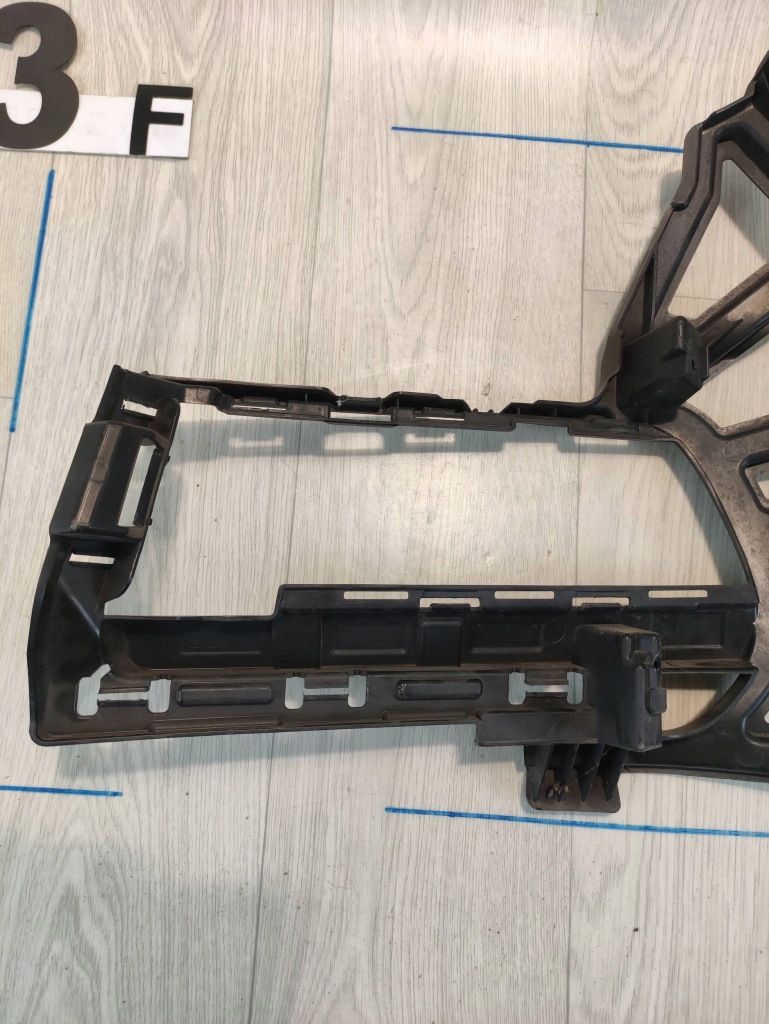 Vw touran 2 2 5ta 15- кронштейн  кронштейн бампера правый  передок  5ta807724 Недорого