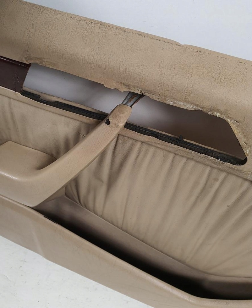 Оббивка карта дверей ліве mercedes w124 купе Недорого