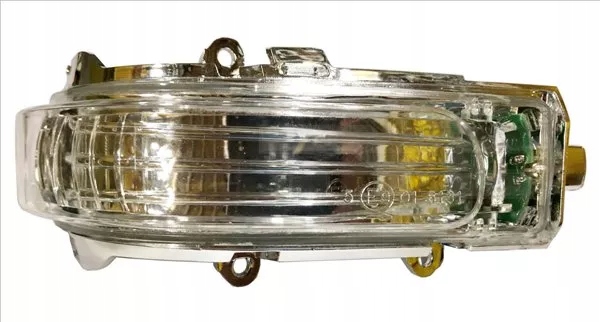 фото №1, Поворотник toyota auris 06-12/p/led