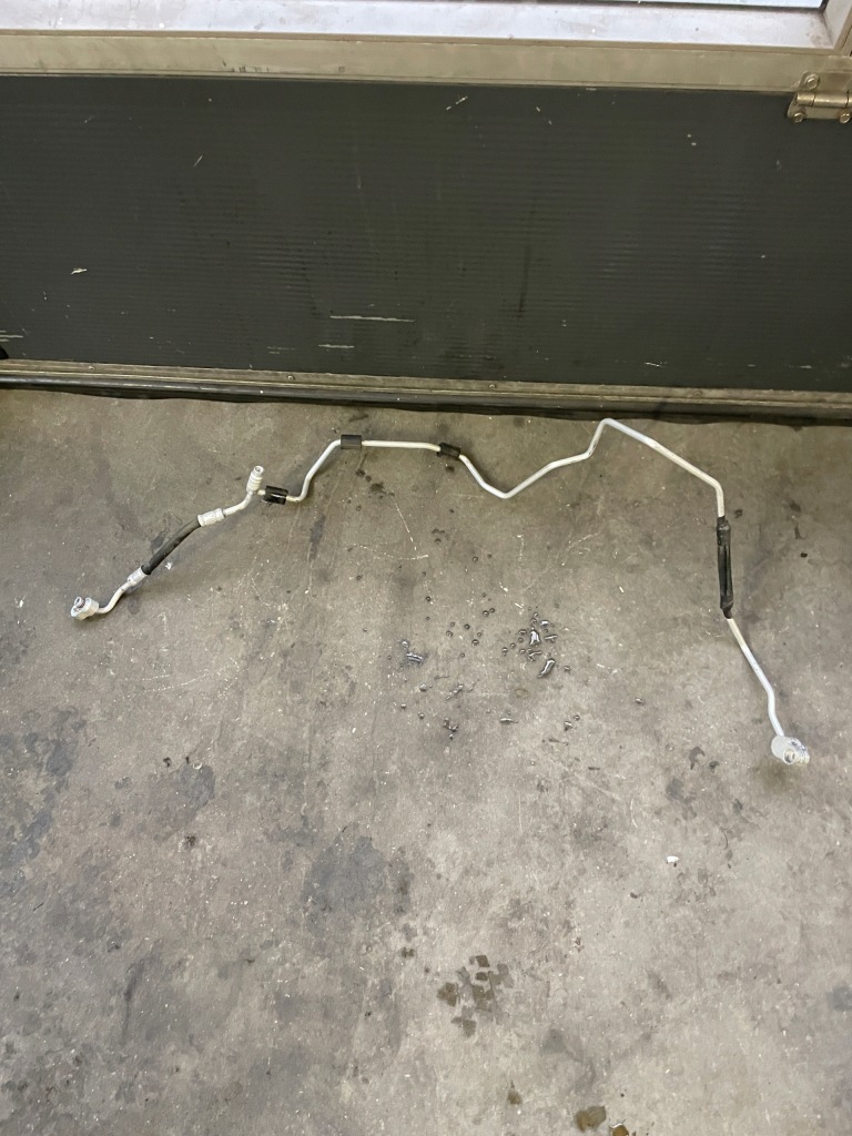 фото №1, Vw caddy iv шланг кондиціонера 2k1816741a