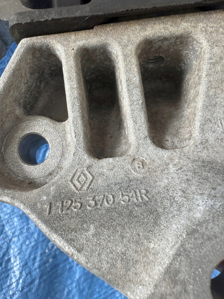 фото №10, Подушка кронштейн двигателя renault fluence z.e. 112203341r 112537054r 112257612r