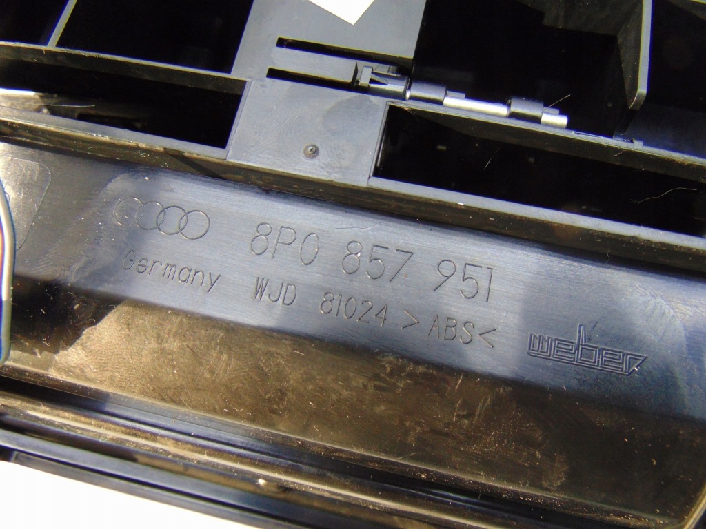 Попільничка перед + drewno audi a3 8p0857951 Ціна