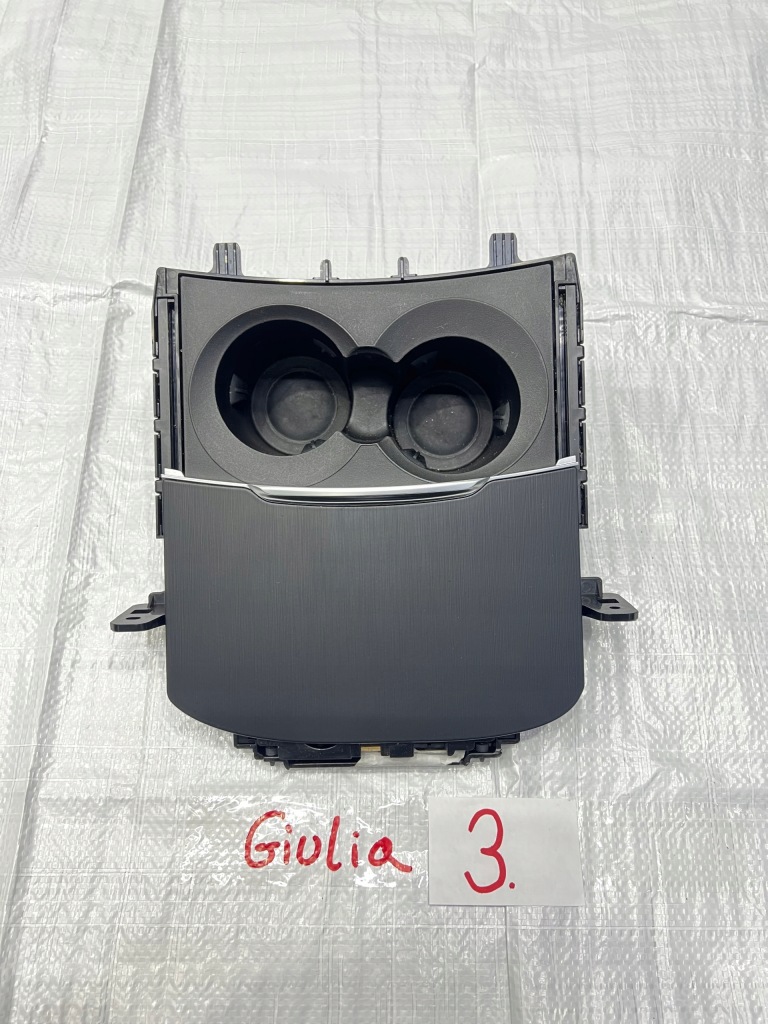 фото №1, Alfa romeo giulia бардачок кронштейн na кружка