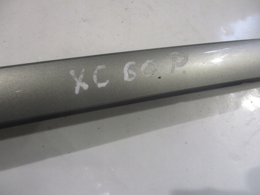 фото №10, Молдинг стекло лобовое перед правая volvo xc60 i przedlift 08-12 484 30784798