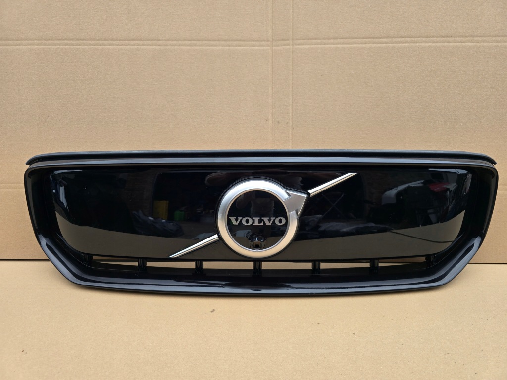 фото №1, Volvo xc40 recharge решётка радиатора решётка радиатора 32228390 электрик