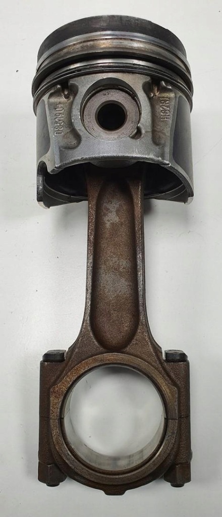 фото №1, Поршень шатун volvo s40 ii c70 ii v50 2.0 d 085190