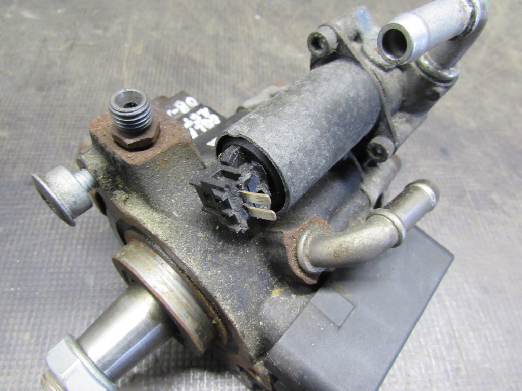 фото №11, Насос впрыскная 03l130755e vw golf vi 1.6 tdi cay