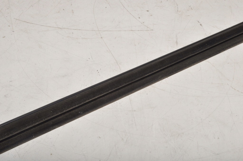 фото №4, Mercedes w172 r172 молдинг стекло подоконная передняя правая