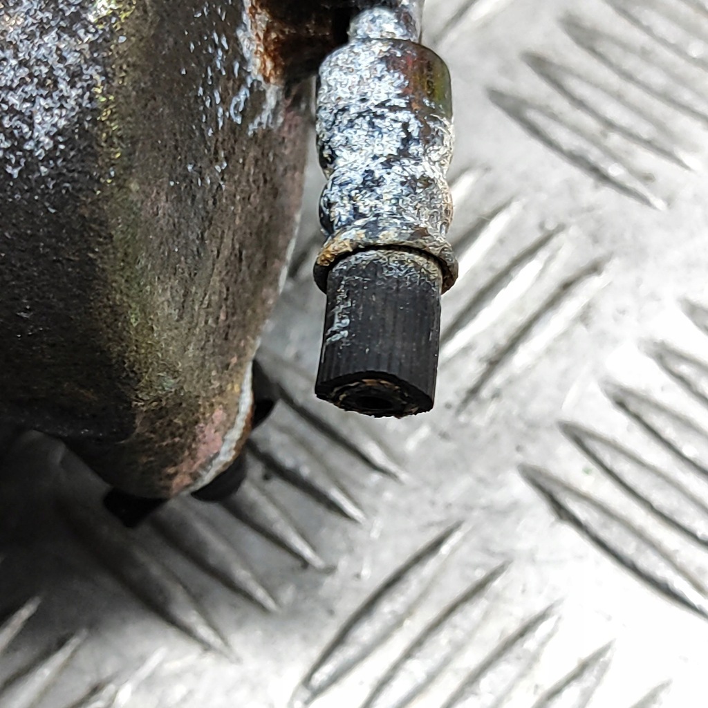 фото №6, Hyundai terracan 2001 левая сторона суппорт тормозной передний