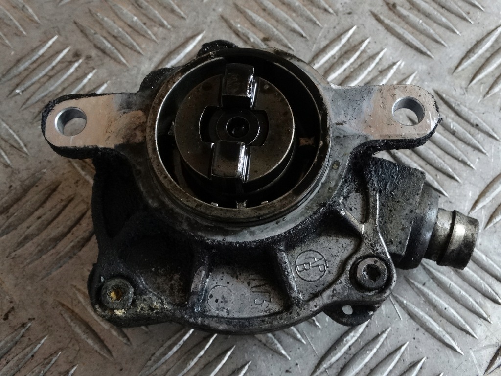 фото №1, Насос вакуум renault master 2.5dci 8200102535