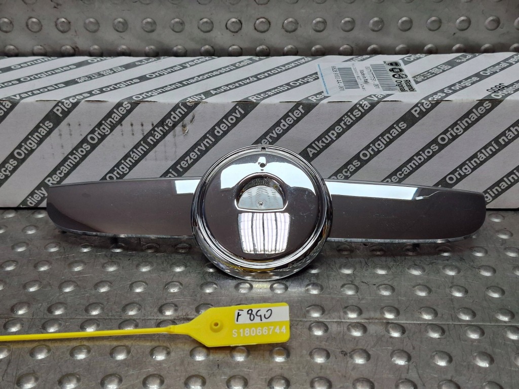 Молдинг решітка під  значок хром alfa romeo 159 60690396 Ціна