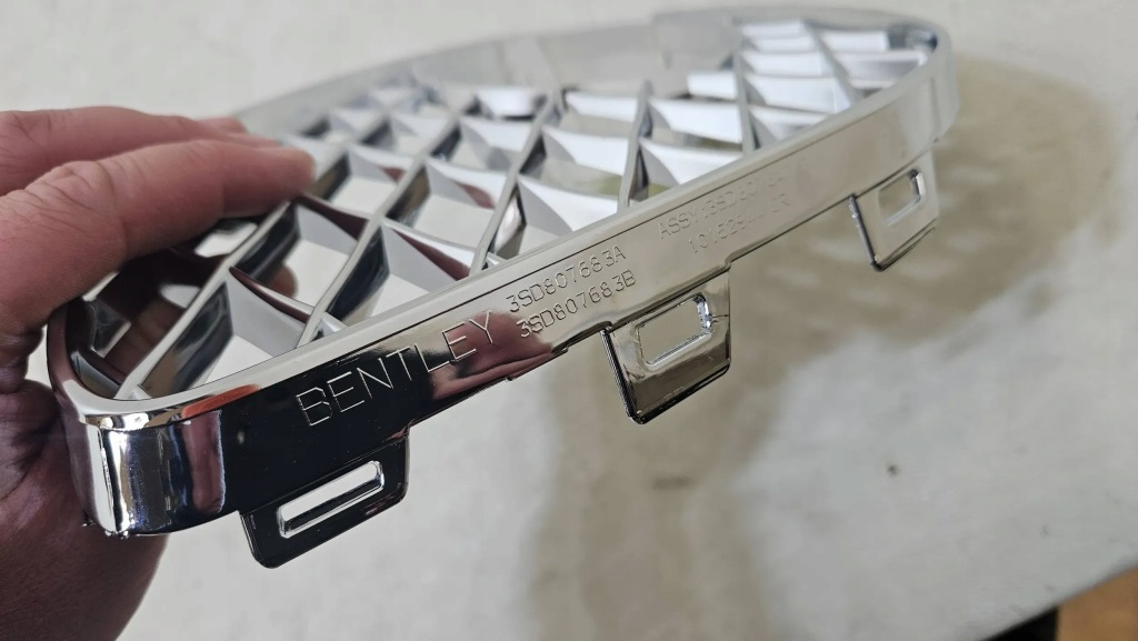 Решітка бампера ліва bentley continental gt хром 3sd807683a nowa оригінал Ціна