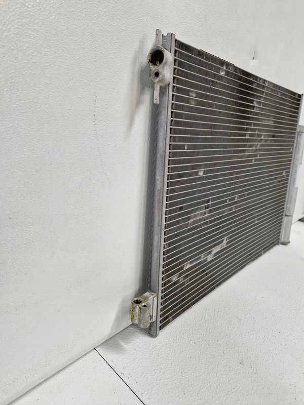 Renault twingo 3 3 1.0 sce радиатор кондиционера кондиционер 921001697r в Украине