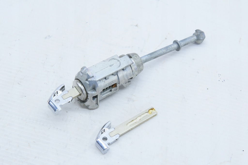 фото №1, Opel crossland вкладка замка двері + 2 x жало