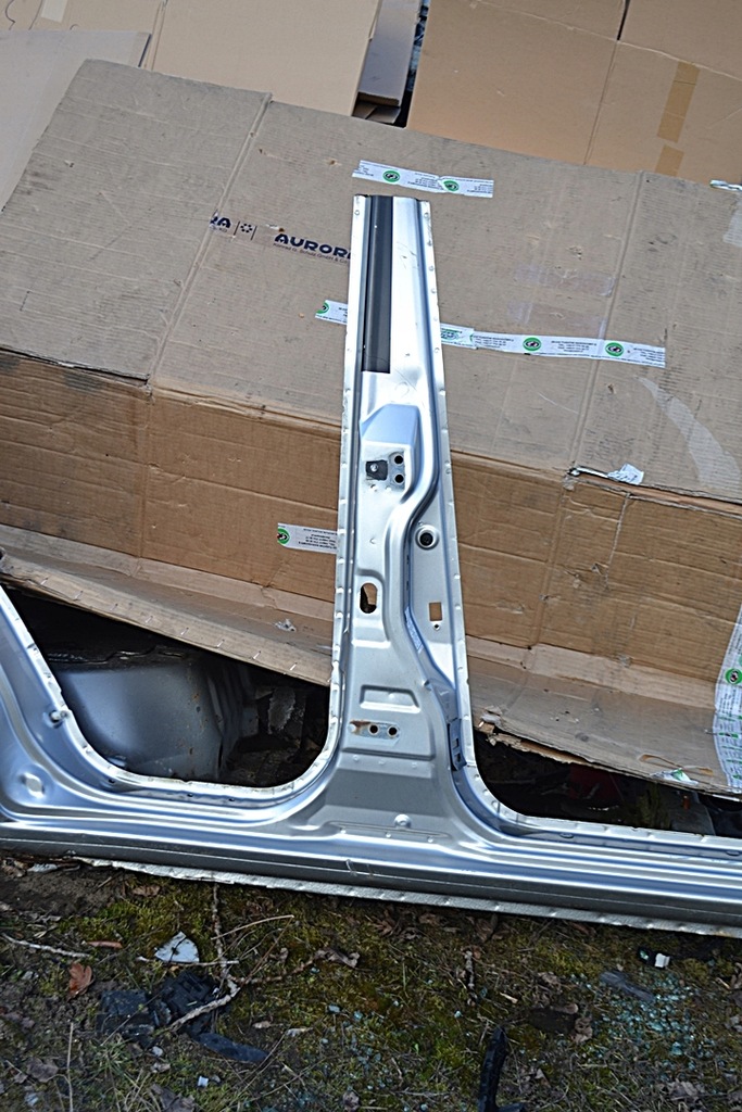 фото №5, Pajero pinin 5-дверь правый порог + блок двигателя средний