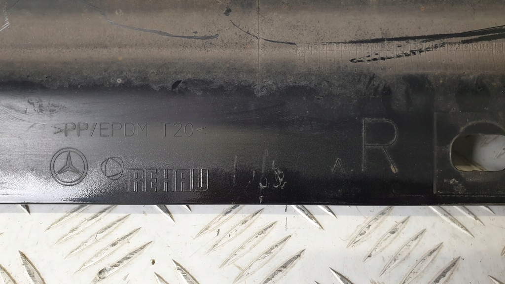 фото №10, Mercedes c w205 avantgarde молдинг порог правая