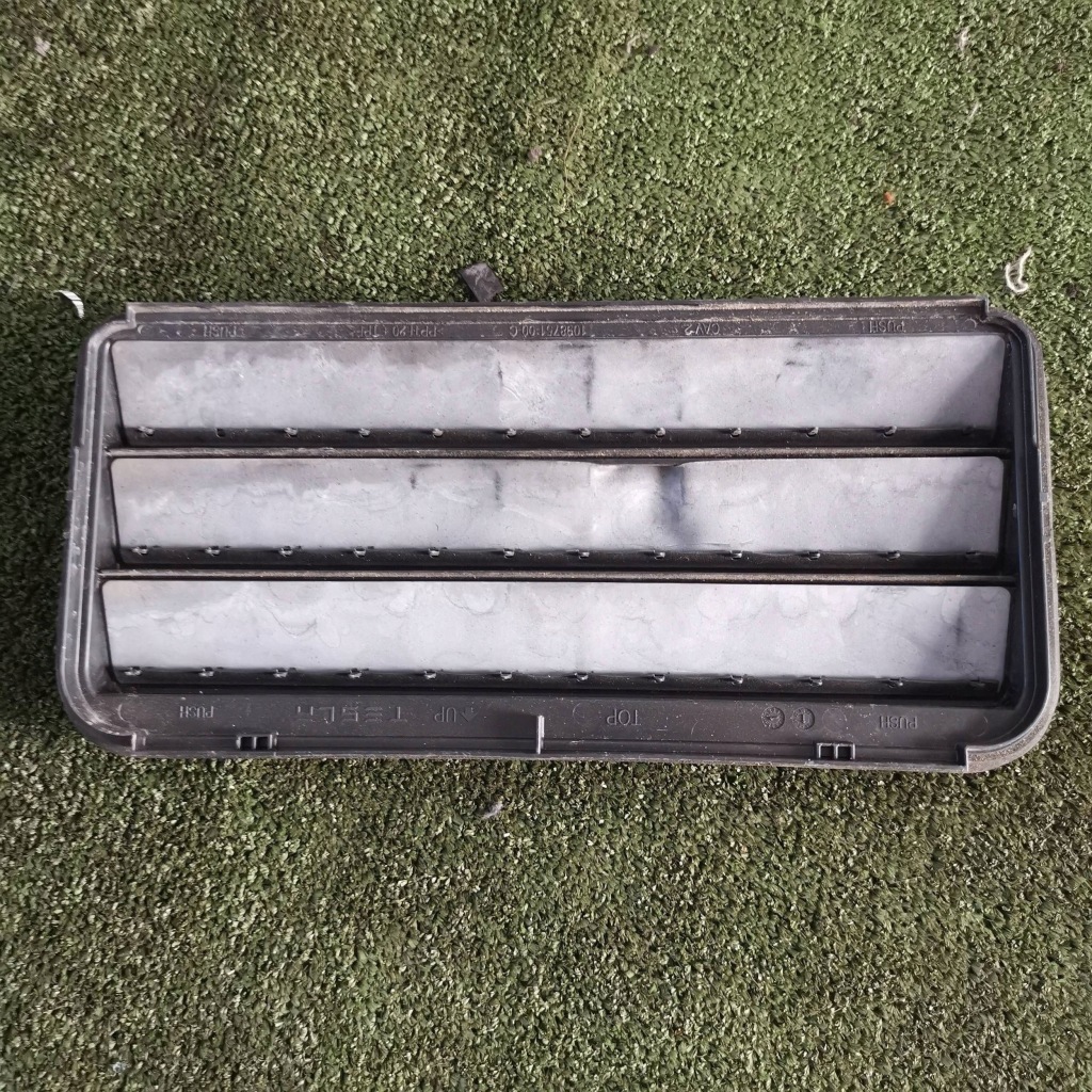 Купити Tesla model y решітка вентиляційна задній 1098751-00-c